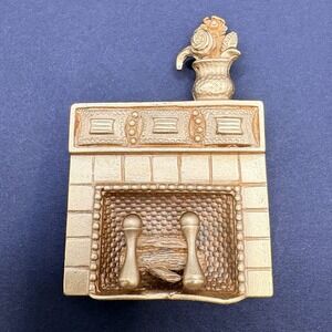 Vintage Leslie Block Fireplace Mantle Vase Flowers‎ Brooch Gold Tone Pin